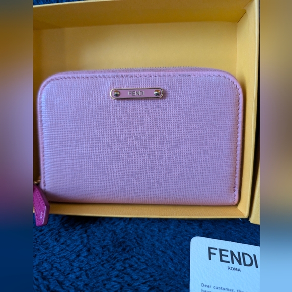 FENDI pink Leather zip around Wallet, 4.5x3x.5", WITH FENDI BOX, with RFID,EUC - Picture 2 of 14